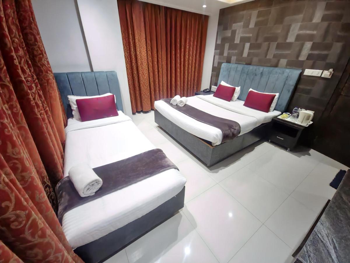Hotel City Heart Shirdi Buitenkant foto