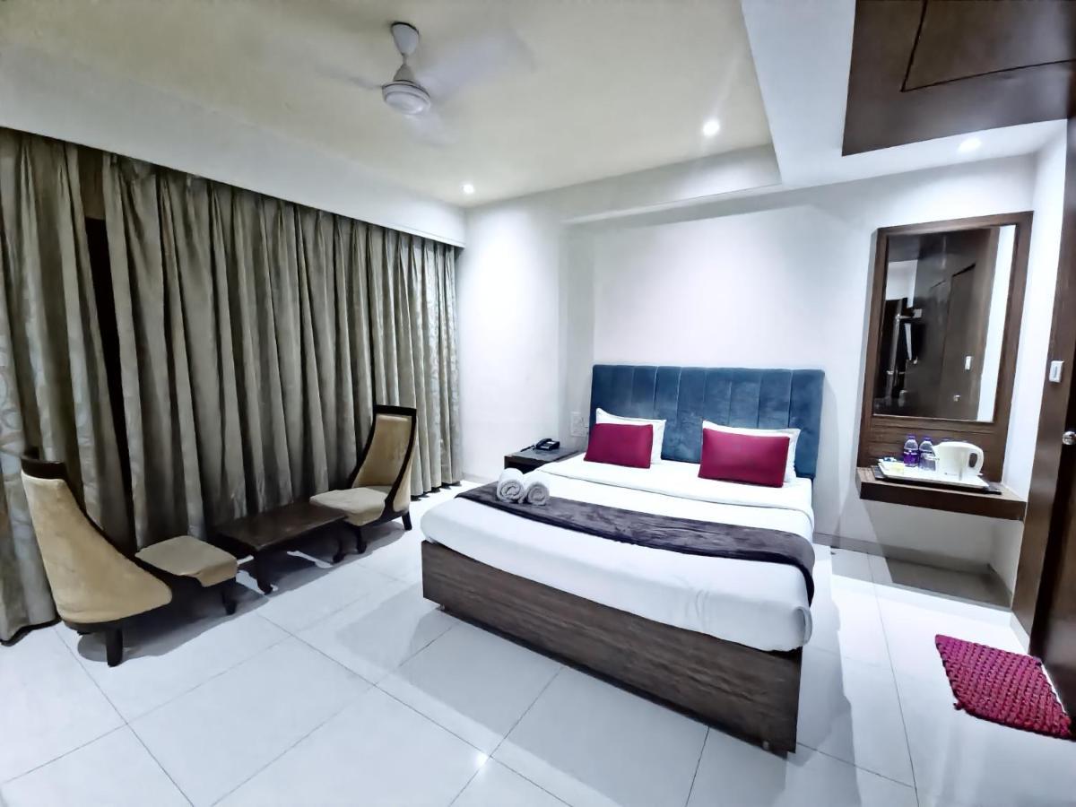 Hotel City Heart Shirdi Buitenkant foto
