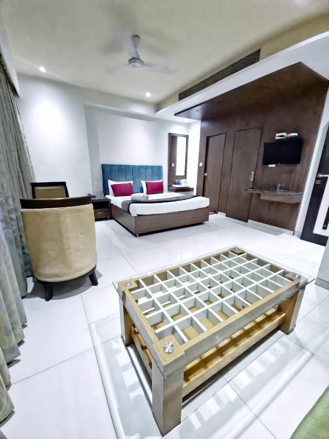 Hotel City Heart Shirdi Buitenkant foto