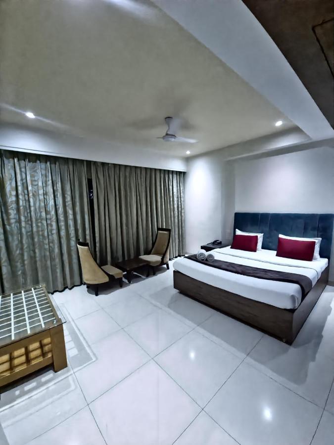 Hotel City Heart Shirdi Buitenkant foto