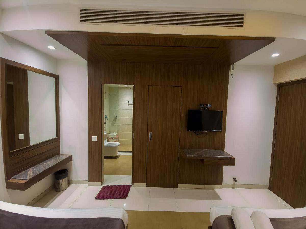Hotel City Heart Shirdi Buitenkant foto
