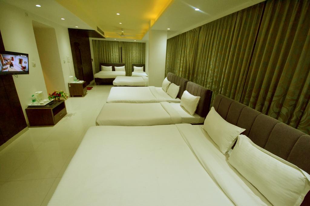 Hotel City Heart Shirdi Buitenkant foto