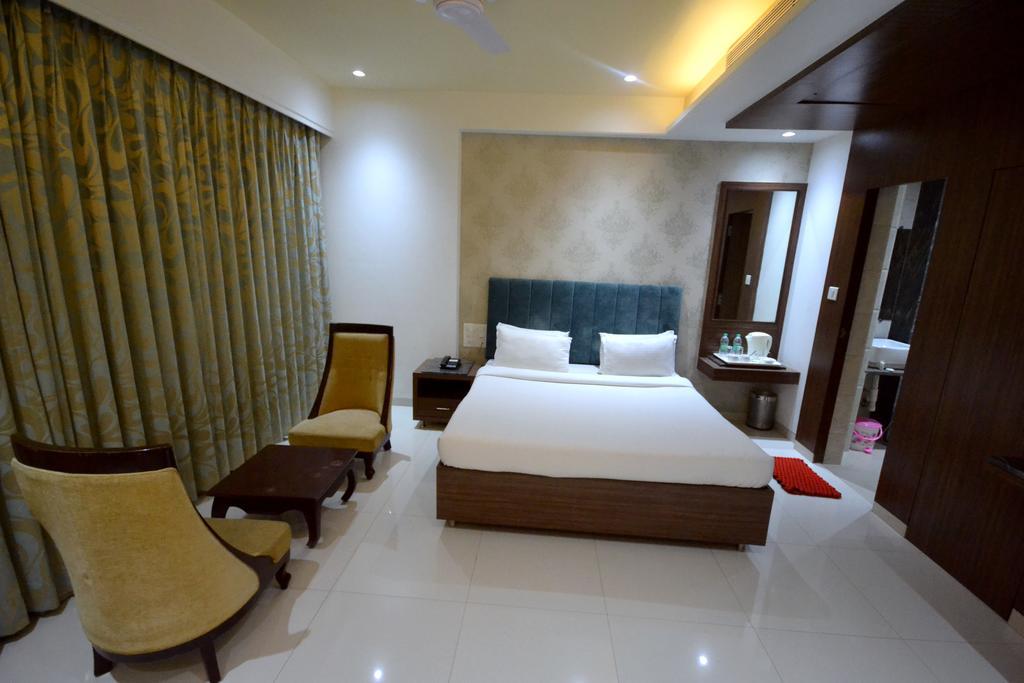 Hotel City Heart Shirdi Buitenkant foto