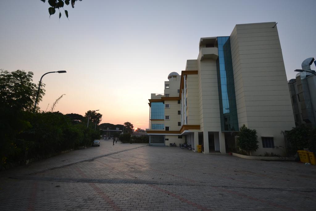 Hotel City Heart Shirdi Buitenkant foto