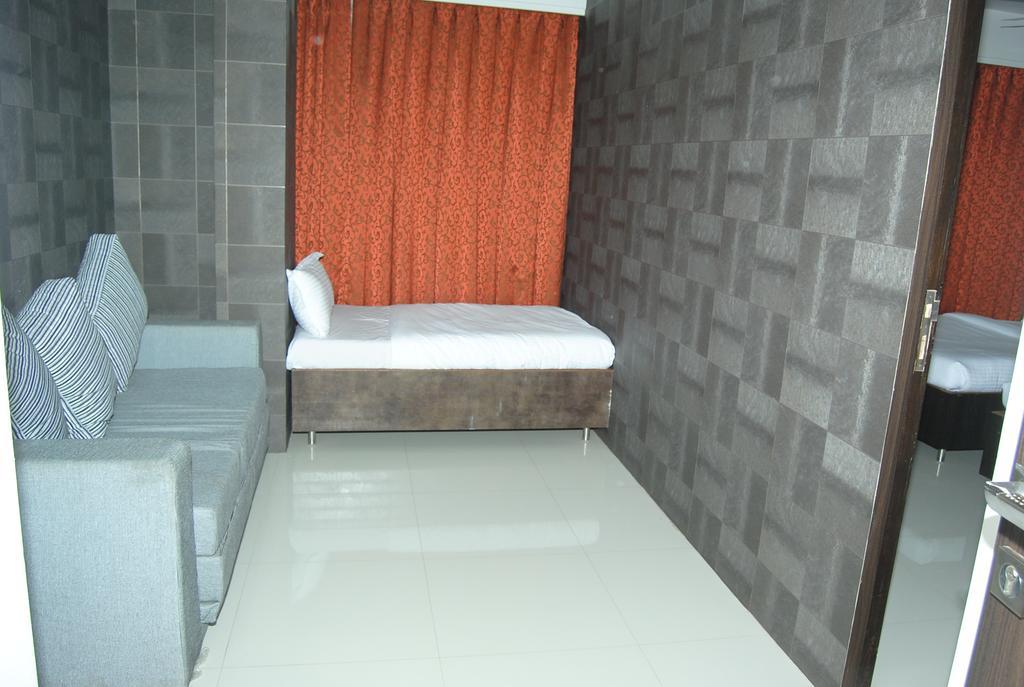 Hotel City Heart Shirdi Buitenkant foto