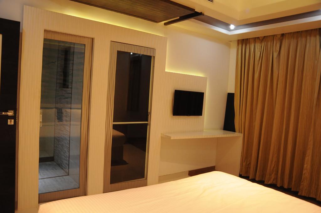 Hotel City Heart Shirdi Buitenkant foto