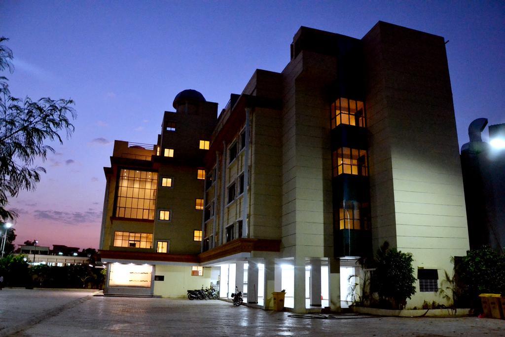 Hotel City Heart Shirdi Buitenkant foto